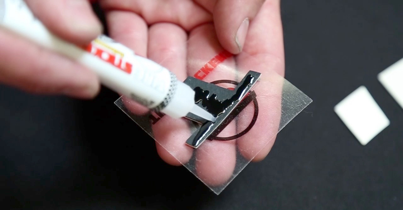 STEP2 転写フィルムを使って接着剤を塗布する