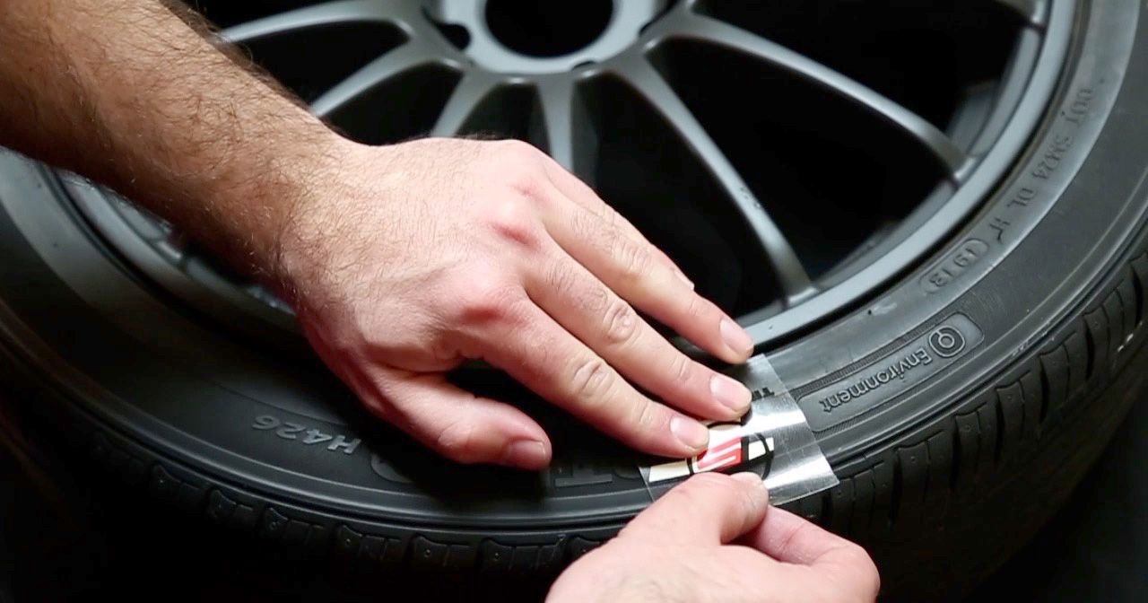 STEP3 指で押さえて圧着する